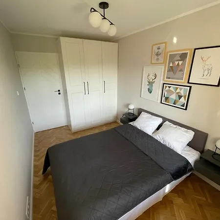 Pl. Dąbrowskiego 12 By Homeprime *